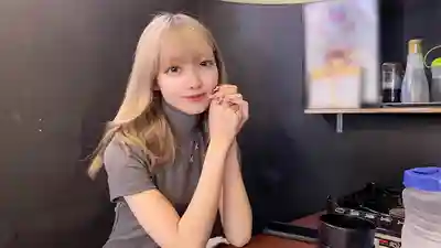 URKN-1503 苗條美辣妹濃厚性愛自拍！敏感貧乳淫蕩婊子被大叔肉棒生插教做人！美臀狂打樁爽到NN一發再追加一發！！ ~ 藍瀬ミナ 的劇照14