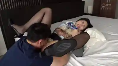 UFD-083 人妻空姐吞精性交 ~ 菜月ひかる的劇照18