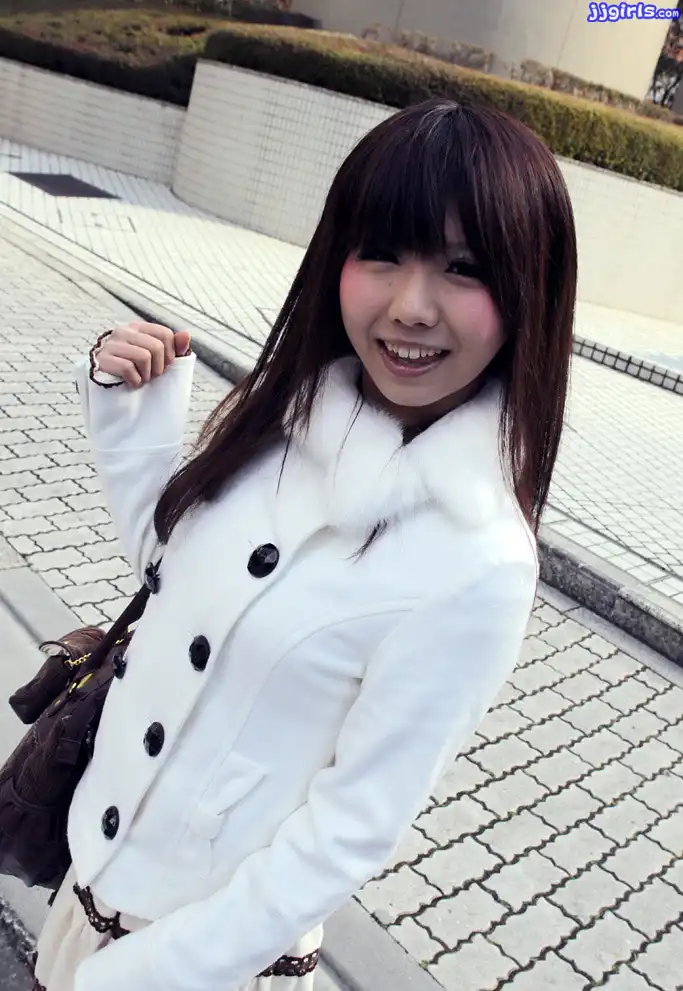 綾那優第1張寫真