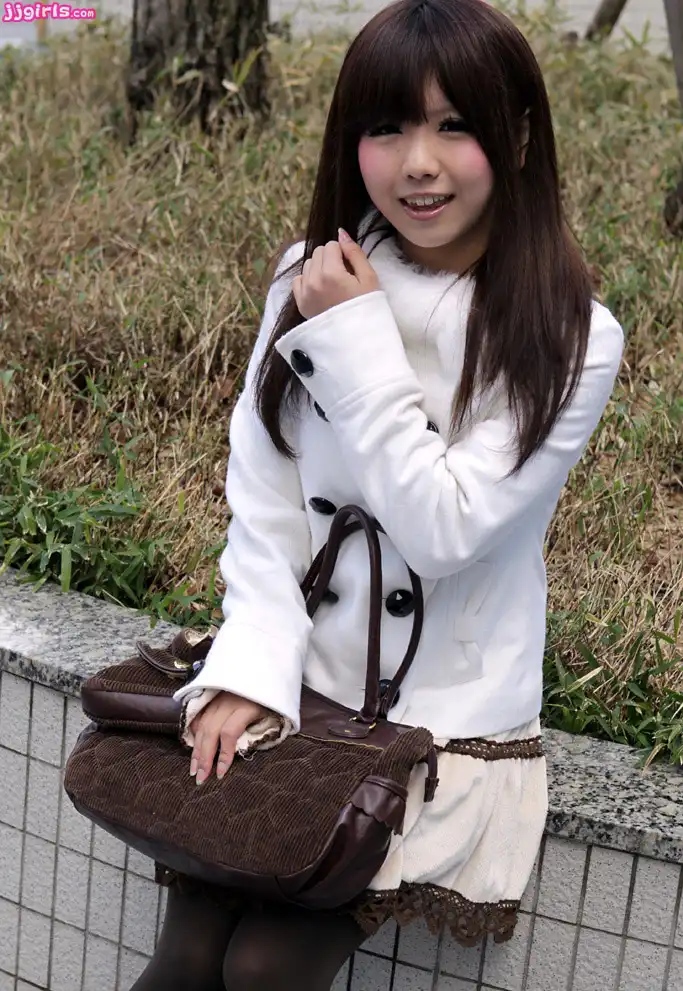 綾那優第2張寫真