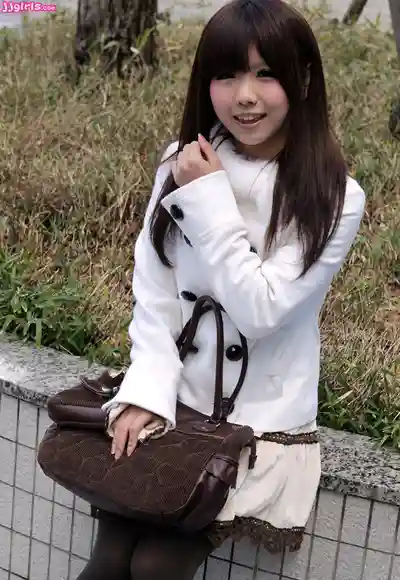 綾那優第2張寫真