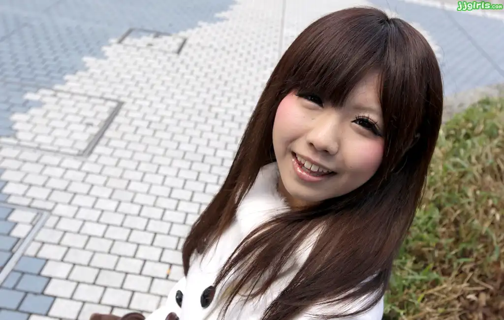 綾那優第4張寫真