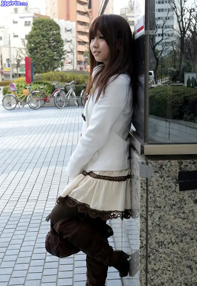 綾那優第5張寫真