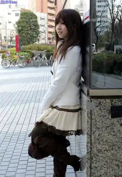 綾那優第5張寫真