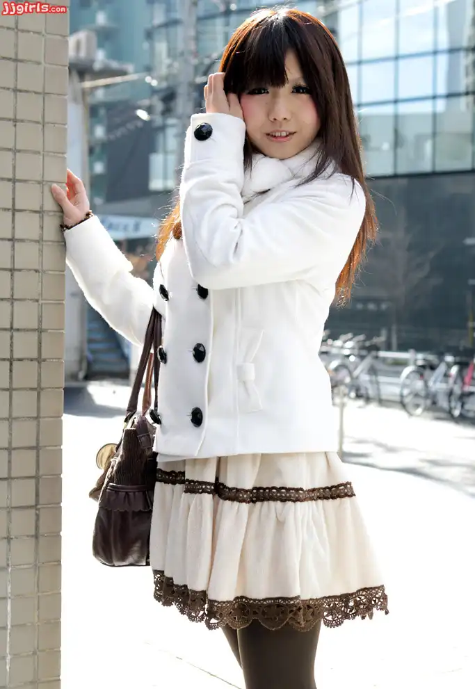 綾那優第8張寫真