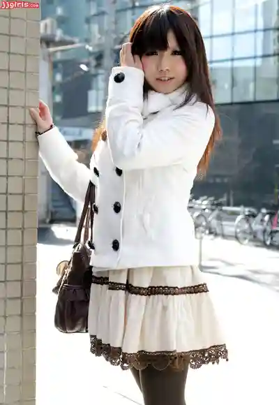 綾那優第8張寫真