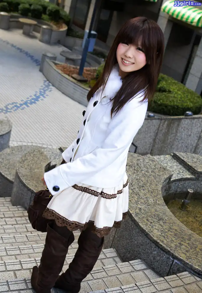 綾那優第9張寫真