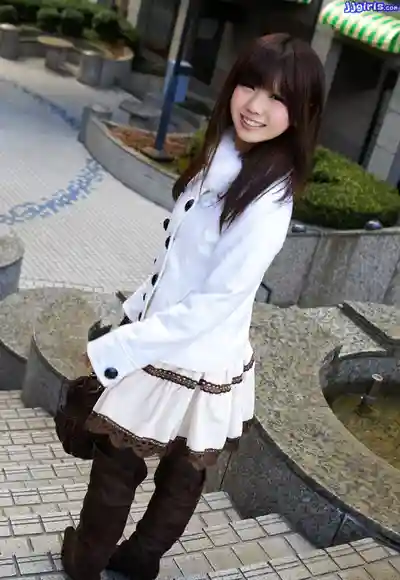 綾那優第9張寫真