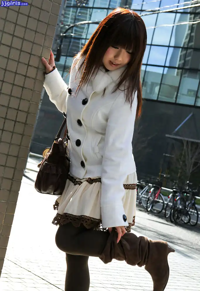 綾那優第15張寫真