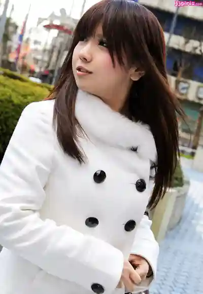 綾那優第16張寫真