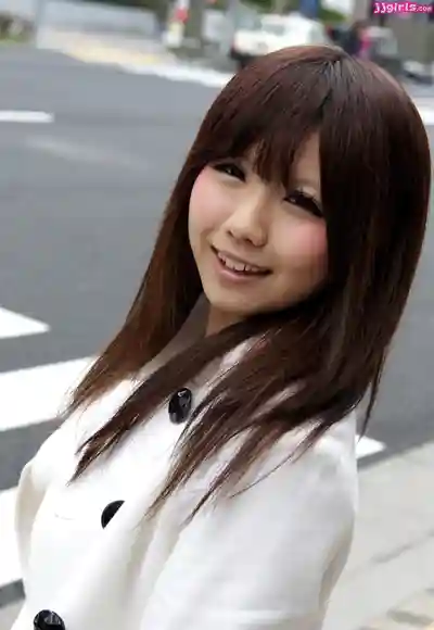 綾那優第17張寫真