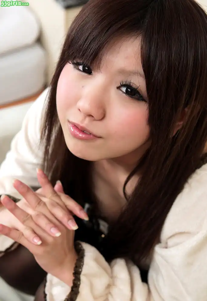 綾那優第49張寫真