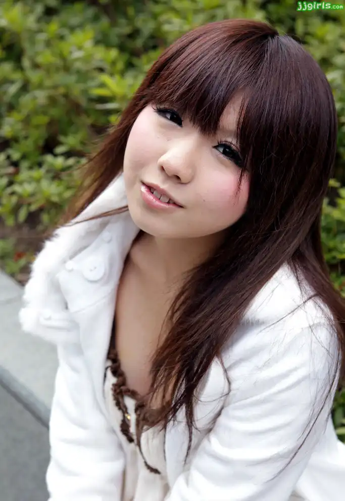 綾那優第92張寫真