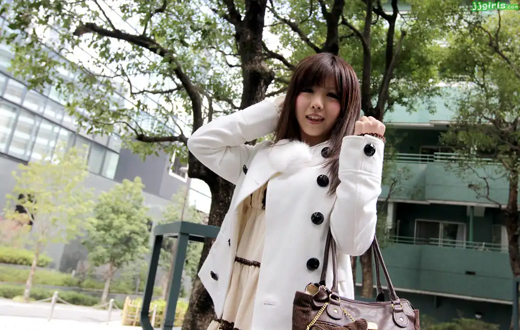 綾那優第99張寫真