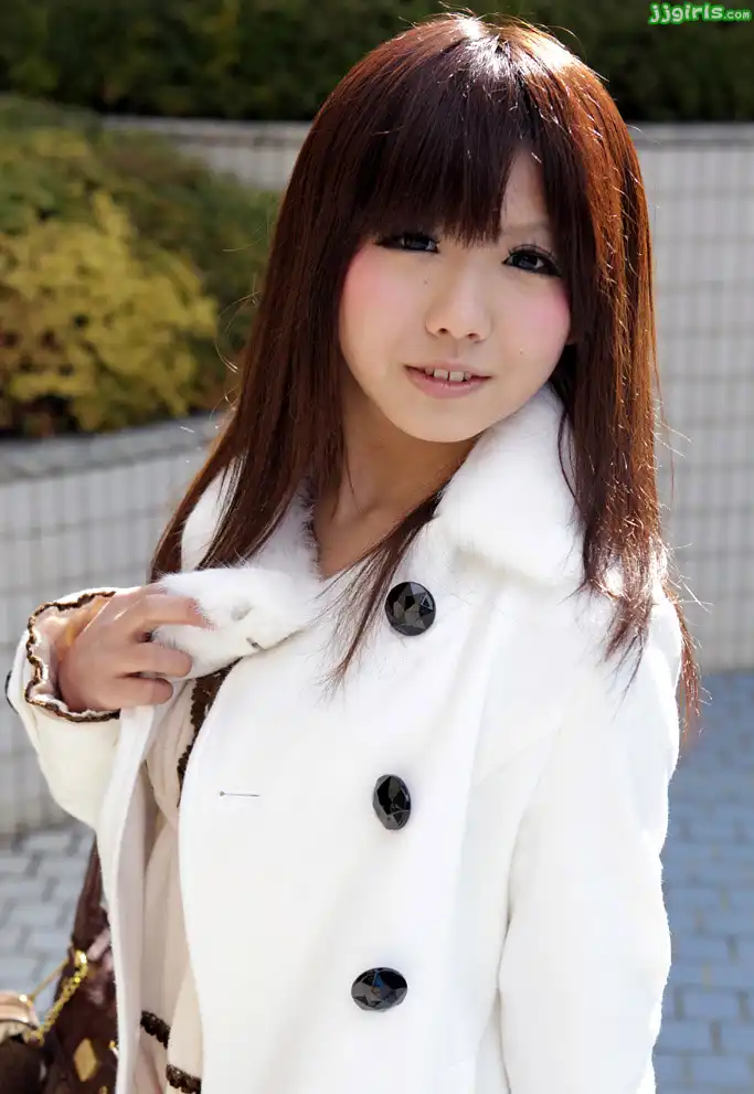 綾那優第98張寫真