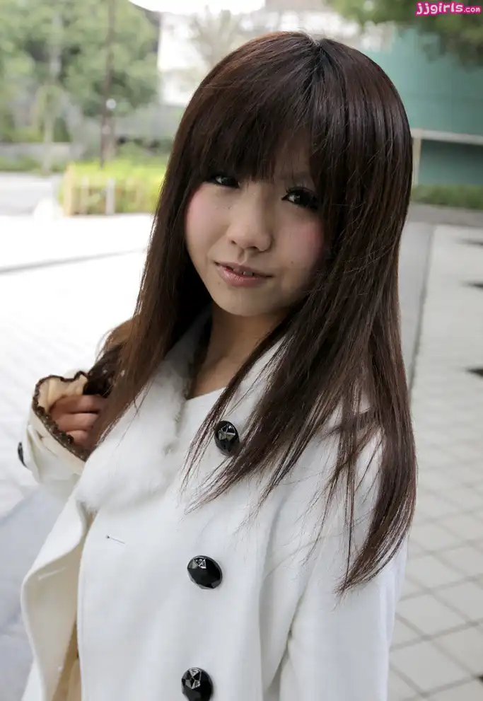 綾那優第111張寫真