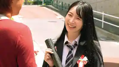 NGHJ-049 3分鍾前還是女高中生！～2026年～畢業典禮剛結束就往充滿回憶的制服上大量顏射！濃稠精液淋滿全身！聞到肉棒味後發情直接生中出！ ~ 國仲有菜 本城花 朝妃莉緒 倉木詩織 的劇照11