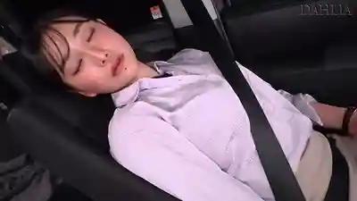 DLDSS-484 「太走運了！喝醉就什麼都不記得」趁新婚OL女上司酒後斷片 猥褻着衣性交NTR ~ 三葉千春 的劇照2