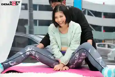 SDMM-227 魔鏡號 蜜線清晰可見的美女慢跑後全身大汗淋漓 拉伸關節後給她上電動按摩棒 全着裝高潮不斷的輕熟女能抵擋住大肉棒的誘惑嗎？ 的劇照16