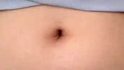 DVEH-079 平均年齡22.5歲！露臍裝女孩限定 首次肚臍觀察&深度揉乳！害羞卻止不住淫叫 敏感露臍娘發情到連生肉棒都吃下去！4位美臍美胸素人娘全員連續中出SP ~ 國仲有菜 本城花 朝妃莉緒 倉木詩織 的劇照17