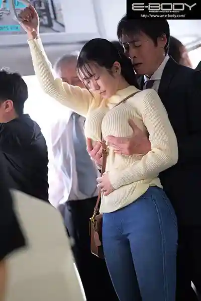 EBWH-309 順從地系人妻在電車內一定會被癡漢強暴的吧? ~ 柏木文香 的劇照6