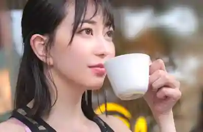 SMKD-007 完全昏睡-4名- 女神級打工妹後輩(19)/室內設計師(2●)/令和8年新婚人妻(25)/軍武美女(2●) 全員中出 夢遊秒殺的劇照8