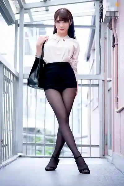 DOKS-597 美腳OL下班後的變態黑絲俱樂部 美人經理部 ~ 美澄玲衣 的劇照6