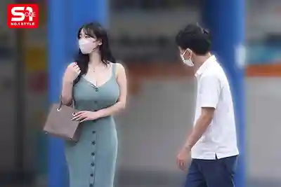 SNOS-135 胸比臉還大…只憑奶子就能被認出的人妻風俗娘的下場 趁老公不在被鄰居們玩壞的M罩杯 ~ 湊羽琉 的劇照12