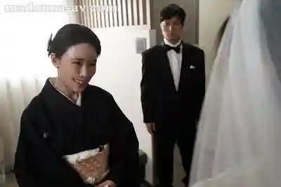 ROE-450 目睹女兒幸福的同時 在婚宴上被女婿侵犯的母親 ~ 水野优香的劇照9