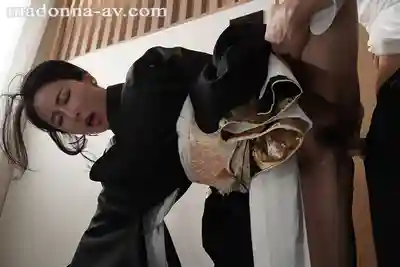 ROE-450 目睹女兒幸福的同時 在婚宴上被女婿侵犯的母親 ~ 水野优香的劇照6