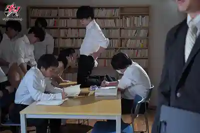 DASS-904 代替兒子接受懲罰的母親 塗鴉授業參觀日 被一群精力旺盛的學生無人權子宮內射制裁 ~ 美之岛惠理的劇照5