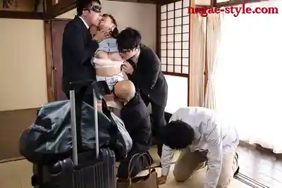 NSFS-464 借金部屋 真實寢取風俗店 在丈夫眼前被中出 ~ 入田真綾 的劇照3