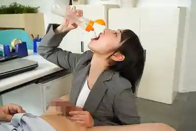 DVEH-082 巨乳着衣全身抹油 地味色女OL加班被全身黏液幹到沉淪 ~ 糸井瑠花  的劇照12