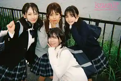 CAWD-960 都立高中歸宅部JK閨蜜4人組 放飛自我違反校規的4P後宮大作戰 ~ 日向由奈 西元美紗 北岡果林 幸村泉希 的劇照12