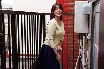 KSBJ-423 淋成落湯雞來躲雨的未亡人房東太太 溼透的襯衫若隱若現 我快要失控時她甜甜一笑「想看就看吧」 ~ 森澤佳奈 的劇照15