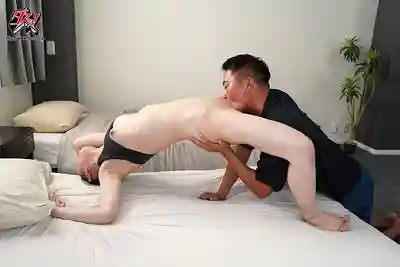 DASS-939 被下媚藥後欲火焚身！張開雙腿淫水狂噴！操到全身痙攣熱瑜伽教室 ~ 響蓮 的劇照8