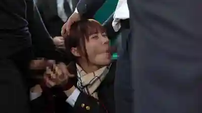 T38-060 女學生恥辱痴漢巴士 被盯上的獵物 ~ 渡來楓 北岡果林 赤名いと的劇照10