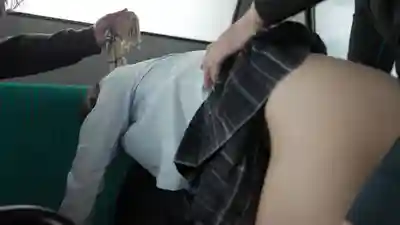 T38-060 女學生恥辱痴漢巴士 被盯上的獵物 ~ 渡來楓 北岡果林 赤名いと的劇照6