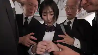 T38-057 通勤電車上被癡漢集團徹底攻陷的巨乳女子校生 ~ 糸井瑠花的劇照5