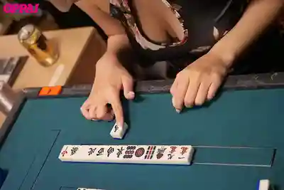 PPPE-406 醉酒脫衣麻將 輸了穿上情趣內衣的她突然豹變肉食系癡女 我們全被扒光強制用精子付賬 役滿追擊濃厚乳交中出 ~ 役野満裏奈 的劇照10