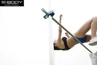 EBWH-334 新人出道！縣高中田徑大賽跳高季軍 172cm長腿H罩杯肉體美少女 性欲超強烈的陸上部女子 AV DEBUT ~ 清水優愛 的劇照11