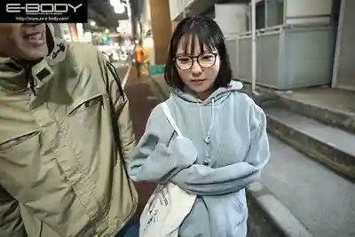 EBWH-324 新人出道！性格陰暗社恐宅女 但有H罩杯 菜鳥護士想靠AV出道改變 地味宅女絕叫高潮巨乳狂顫 AV DEBUT ~ 音綿亞夢 的劇照9