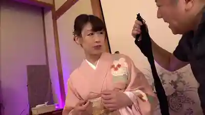 TKD-068 穿著情趣內衣吃親子丼的紅女將的劇照8