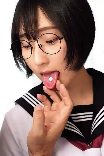 SUJI-305 地味眼鏡娘第一次被肉棒插入後的高潮崩壞 巨乳白虎學生妹 ~ 糸井瑠花  的劇照3