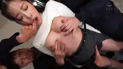 BBTU-113 喉奧與美巨乳的瘋狂高潮 抖M美女自願被3男輪番深喉調教 ~ 七原紗由的劇照20