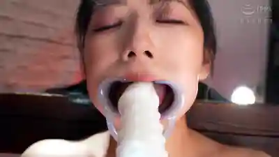 BBTU-113 喉奧與美巨乳的瘋狂高潮 抖M美女自願被3男輪番深喉調教 ~ 七原紗由的劇照14