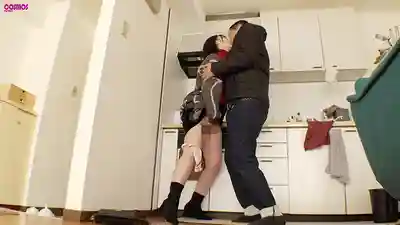 HAWA-377 沒錢去風俗店的窮屌絲在破公寓勾搭到看起來很乖的人妻 沒想到她比我還飢渴 ~ 有加裏乃乃花 的劇照18