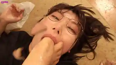 HAWA-377 沒錢去風俗店的窮屌絲在破公寓勾搭到看起來很乖的人妻 沒想到她比我還飢渴 ~ 有加裏乃乃花 的劇照11