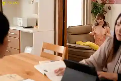 FNS-083 女友姐姐穿着暴露性感用奶子誘惑我的NTR ~ RARA 的劇照9