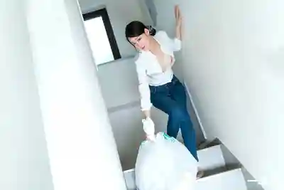 1PON-031222_001 早晨倒垃圾遇到的好色真空人妻 ~ 佐伯エリ 的劇照16